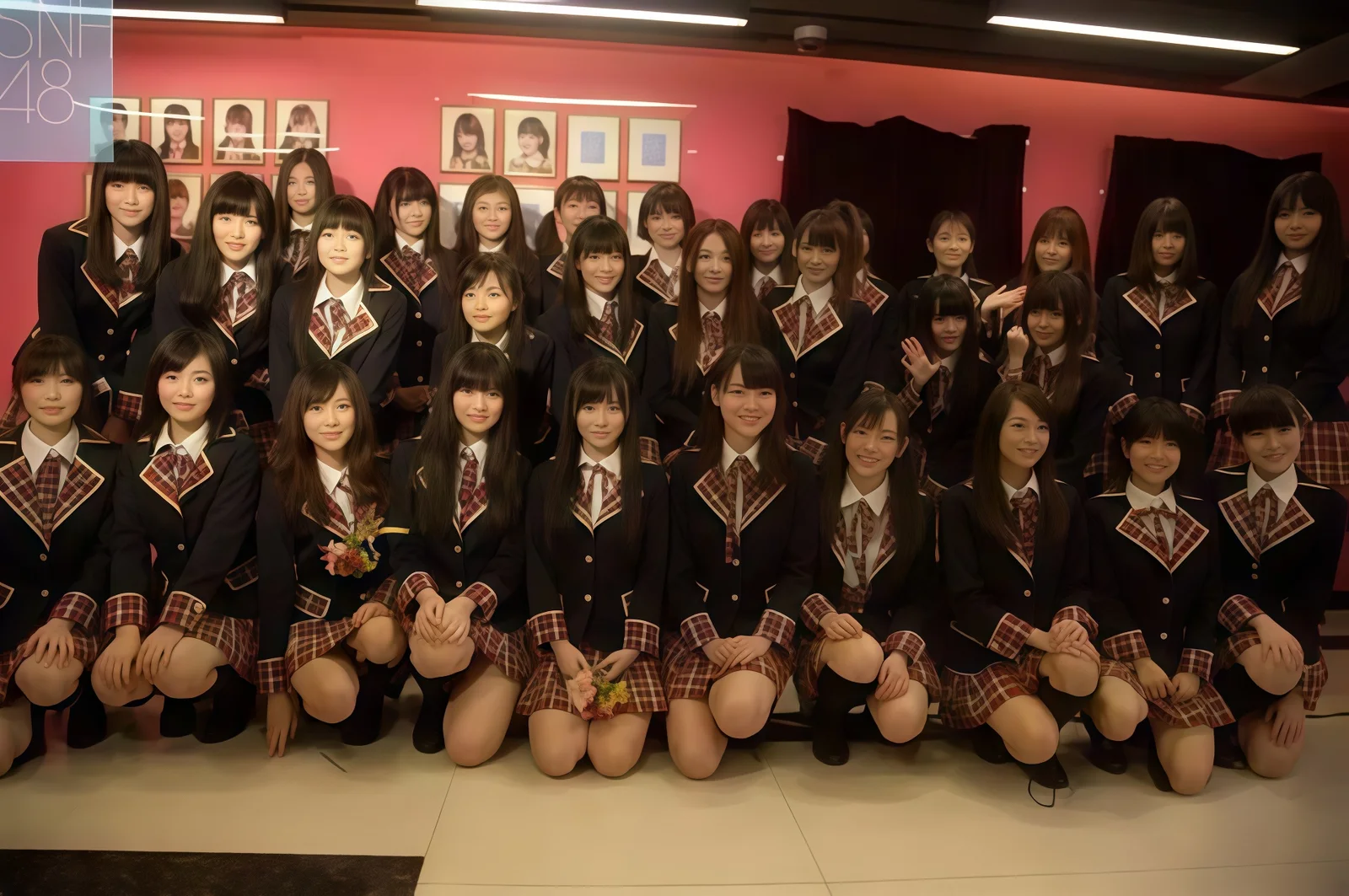 2013   SNH48 早期全员校服大合影